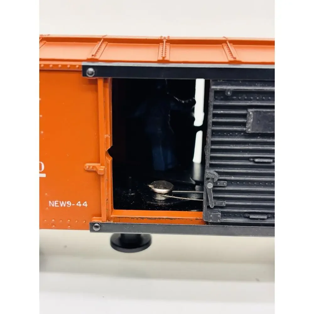 Lionel Postwar New York Central NYC Operating Box Car X3464 w/ Original Box